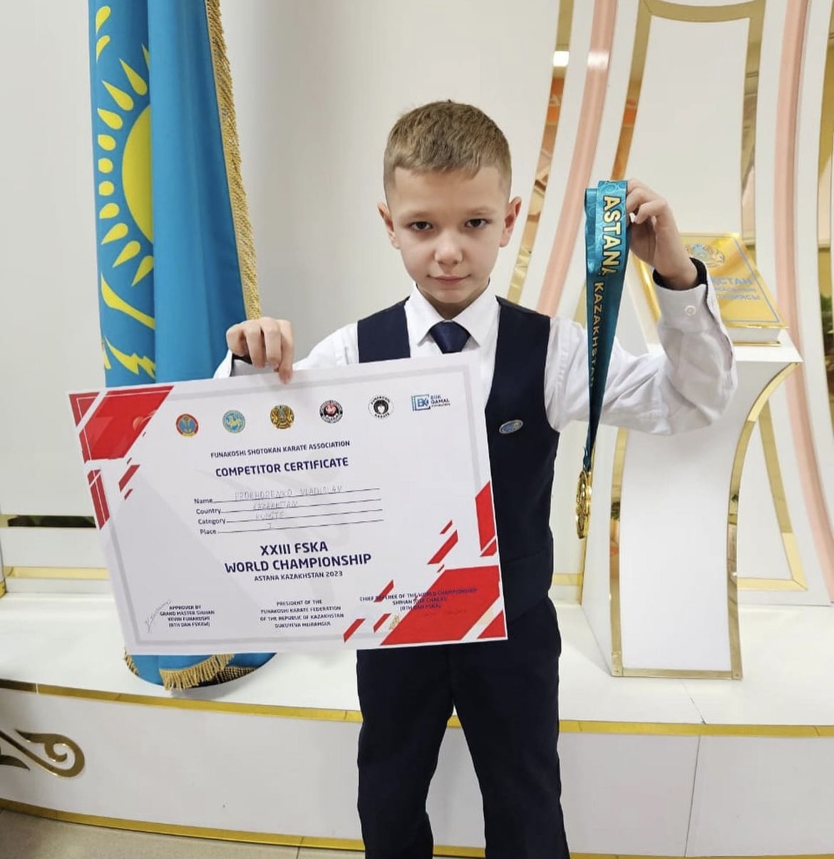 На чемпионате мира по каратэ ученик школы-гимназии N110 2 "З" класса Прохоренко Владислав получил 1 место
